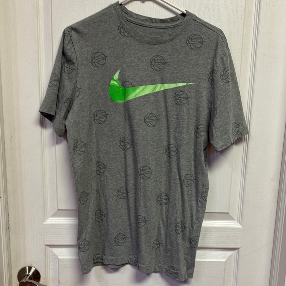 Nike Gray and Green Short Sleeve Tee Basketball